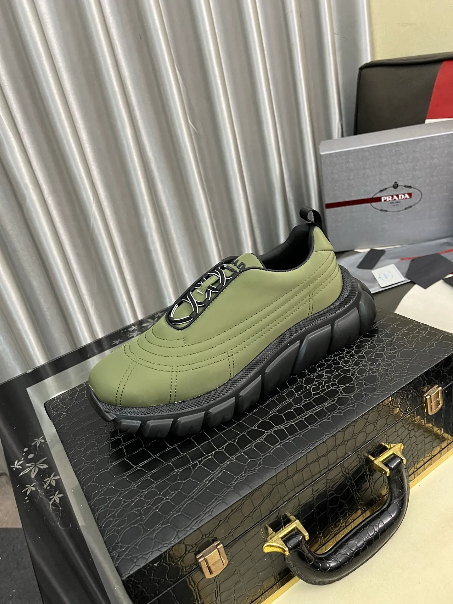 Men's shoes 💰560⌚️⌚️【PRADA】Prada - high-end quality original order 🔍🔍🔍 casual sports shoes - Upper: imported 🔝 Napa calfskin, pebbled calfskin, branded epoxy hollow mesh canvas, shoe body sewn with branded metal fasteners - Lining: water-dyed cowhide - Outsole: ultra-light TPU foam rubber; two-color molded outsole -Ultra-high quality control, fine workmanship, highlighting (high-end, nobility, class) -Size: 38-445️⃣colors available